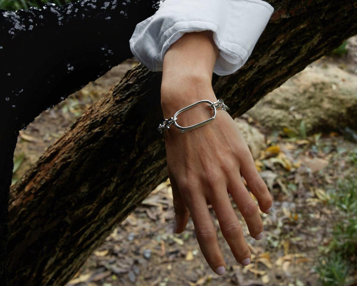 Small links large link bracelet