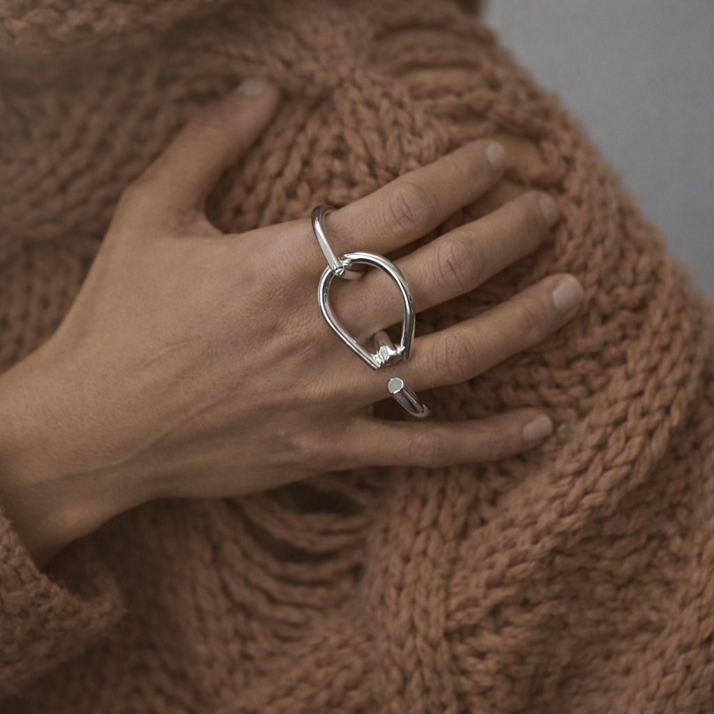 Three-Finger Linked Ring