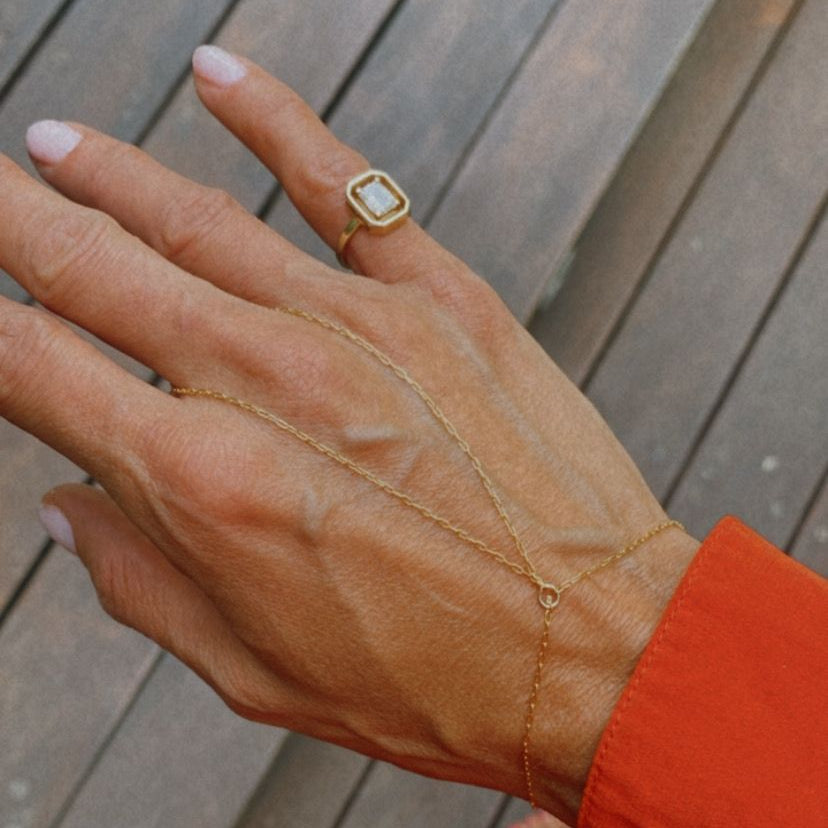 The Delicate Hand Chain